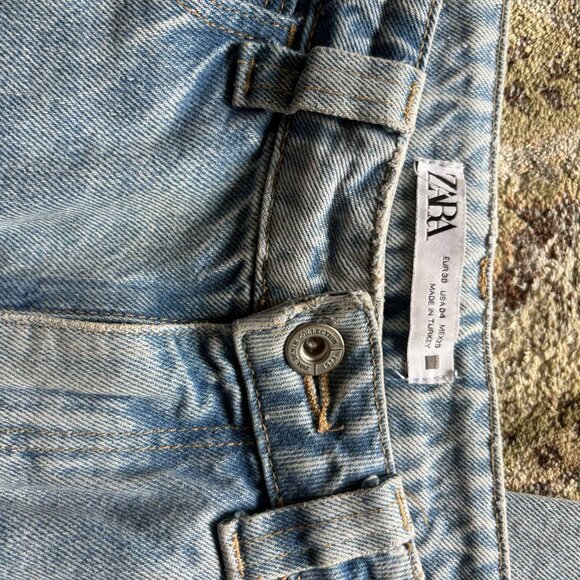 [28] ZARA Light Wash High-Waisted Jeans - Picture 4 of 9
